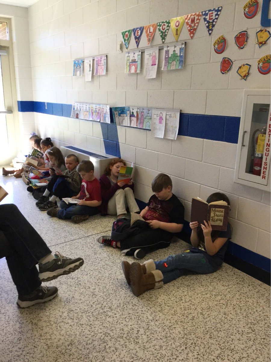 NorthCoveElem's tweet photo. All aboard the #ReadingTrain #ReadAcrossAmerica #happybirthdaydrseuss #NCELovesToRead @McDowell590 @mrmarkgarrett @NorthCoveElem https://t.co/EWmS37OzRT