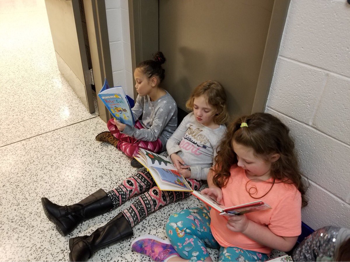 NorthCoveElem's tweet photo. All aboard the #ReadingTrain #ReadAcrossAmerica #happybirthdaydrseuss #NCELovesToRead @McDowell590 @mrmarkgarrett @NorthCoveElem https://t.co/EWmS37OzRT