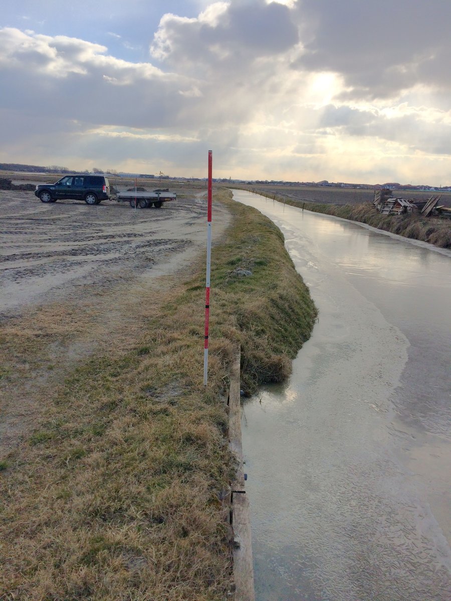 GebrvdGeest's tweet photo. Leidsevaart 52 #Noordwijkerhout land verkavelen en verbeteren naar #1eklasbollegrond sloten rechtmaken en oude sloten verspitten https://t.co/5vbuiAsL4I