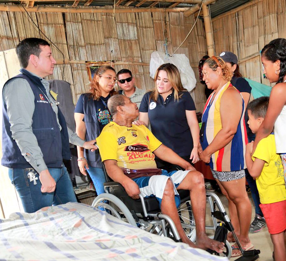 LasManuelasEc's tweet photo. Hoy @LasManuelasEc junto a @irinacabezas entregaron ayudas técnicas a personas con discapacidad en Manabí. #LaMisiónContinúa. @PlanTodaUnaVida https://t.co/KEXenbgd4j