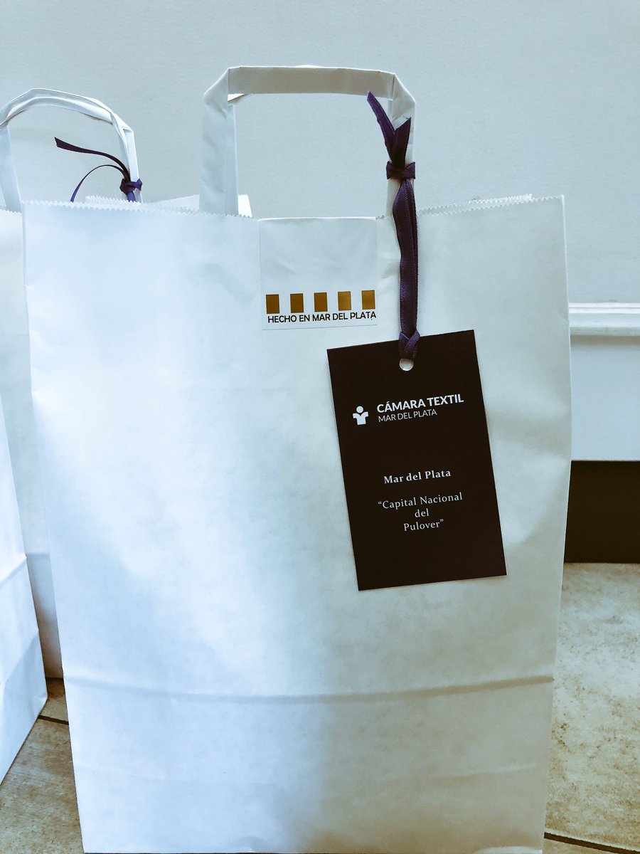 camaratextilmdp's tweet photo. Recién preparados los presentes para los invitados que presenciarán la Orquesta Filarmónica del @TeatroColon  en @MGPmardelplata . Acciones de promoción de la ind #textil en el marco de plan estratégico 2018 en conjunto con @mardelplatamdp #EMTUR https://t.co/f5o8NxsrwE