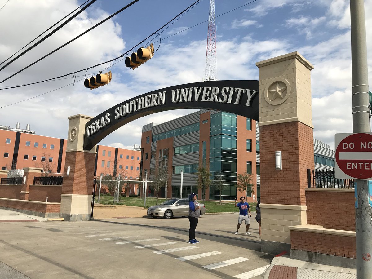 SamHoustonHS's tweet image. 3rd &amp;amp; final stop at @TexasSouthern AVID @Shhsco19 college campus tour #BetterMakeRoom #SamPride 🎓🎓
