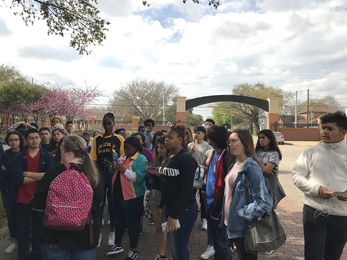 SamHoustonHS's tweet image. 3rd &amp;amp; final stop at @TexasSouthern AVID @Shhsco19 college campus tour #BetterMakeRoom #SamPride 🎓🎓