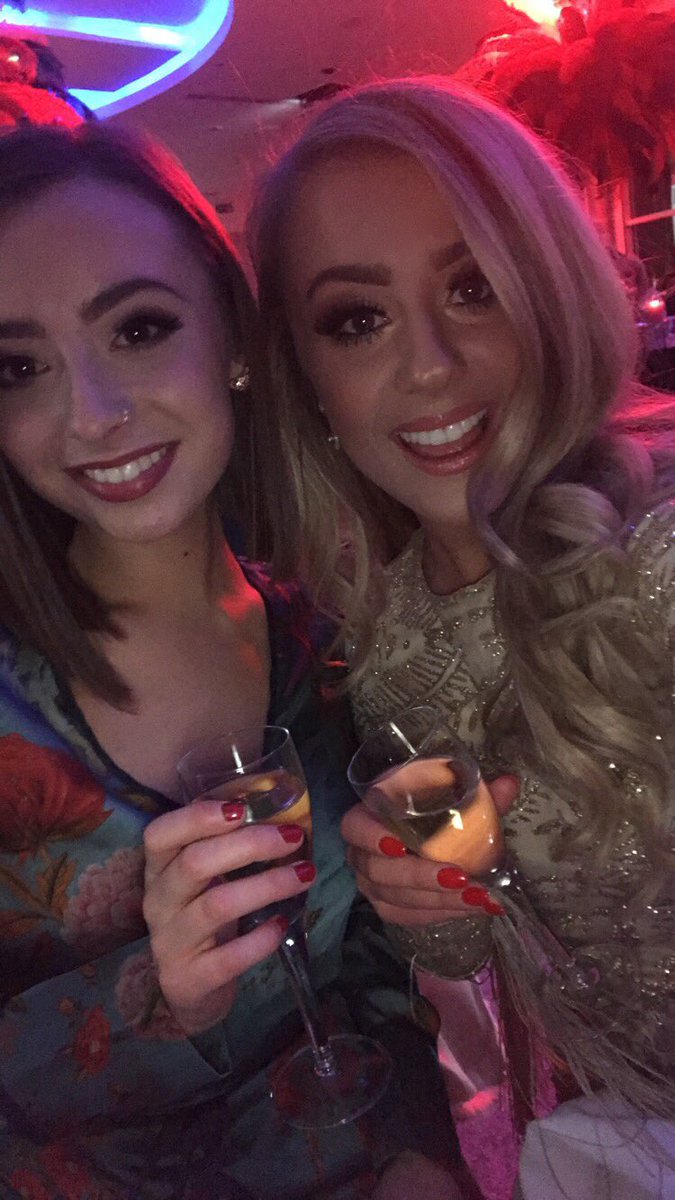 EllieAlg's tweet photo. @The_Mirror_Ball Cheers from table 1!! 🥂 https://t.co/HTfxGetzpW