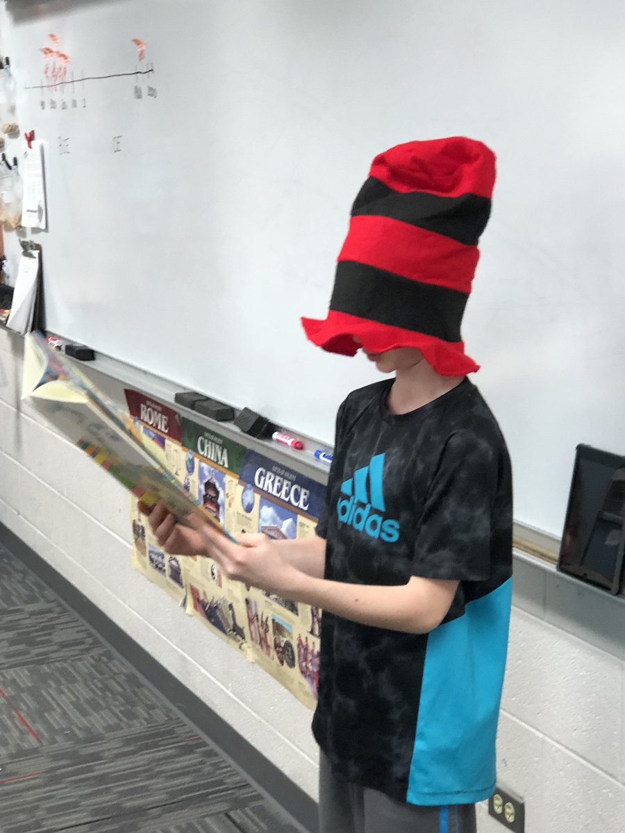 msmanojlovic's tweet photo. Oh the places you’ll go! #sd113aseuss #ReadAcrossAmerica https://t.co/ZnHVMKxIp6