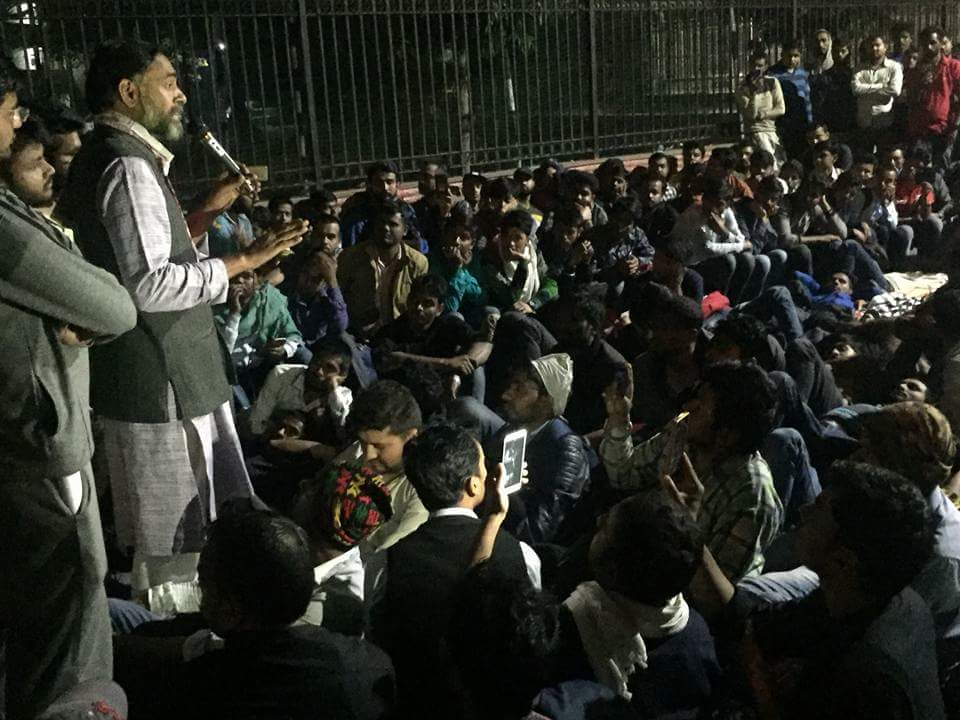 NISHANTKUMARN's tweet photo. #SSCScam #sscexamfixing #SSCExamScam 
Its a protest against curruption in india by youth of india.@yadavakhilesh
@yadavtejashwi
@SharadYadavMP
@rajnathsingh @SushmaSwaraj @sanjuydv @PMOIndia https://t.co/oAN3i4LNwv