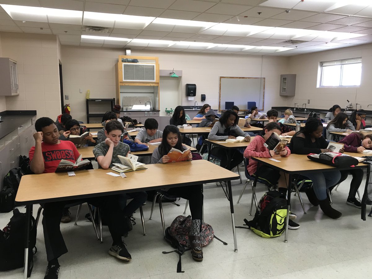 brownatwbms's tweet photo. Read Across America Day middle school style - wearing PJs for a book donation, everyone reading first 10 minutes each period - parent volunteers sort donations #WINWIN #quietstart #ReadAcrossAmerica2018 @webbbridge @WBMSprincipal @mgarnerwbms @hurstwbmsap https://t.co/jKiDnXokUG