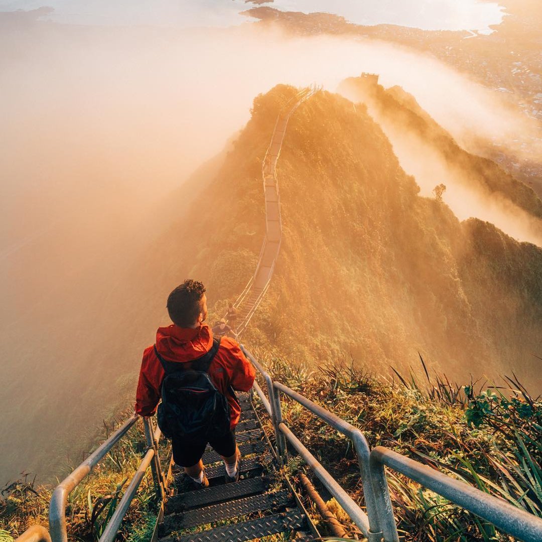 escapade_app's tweet photo. Can’t think of a better place to watch the sunrise than in Heaven. Visit the link in our bio to subscribe for info on even more breathtaking destinations! 📸 @vincelimphoto
#travelwriter #escapadeapp #SonevaJani #travel #wineanddine #partytime #backpacking #travelingtheworld https://t.co/XuarcTFS2a