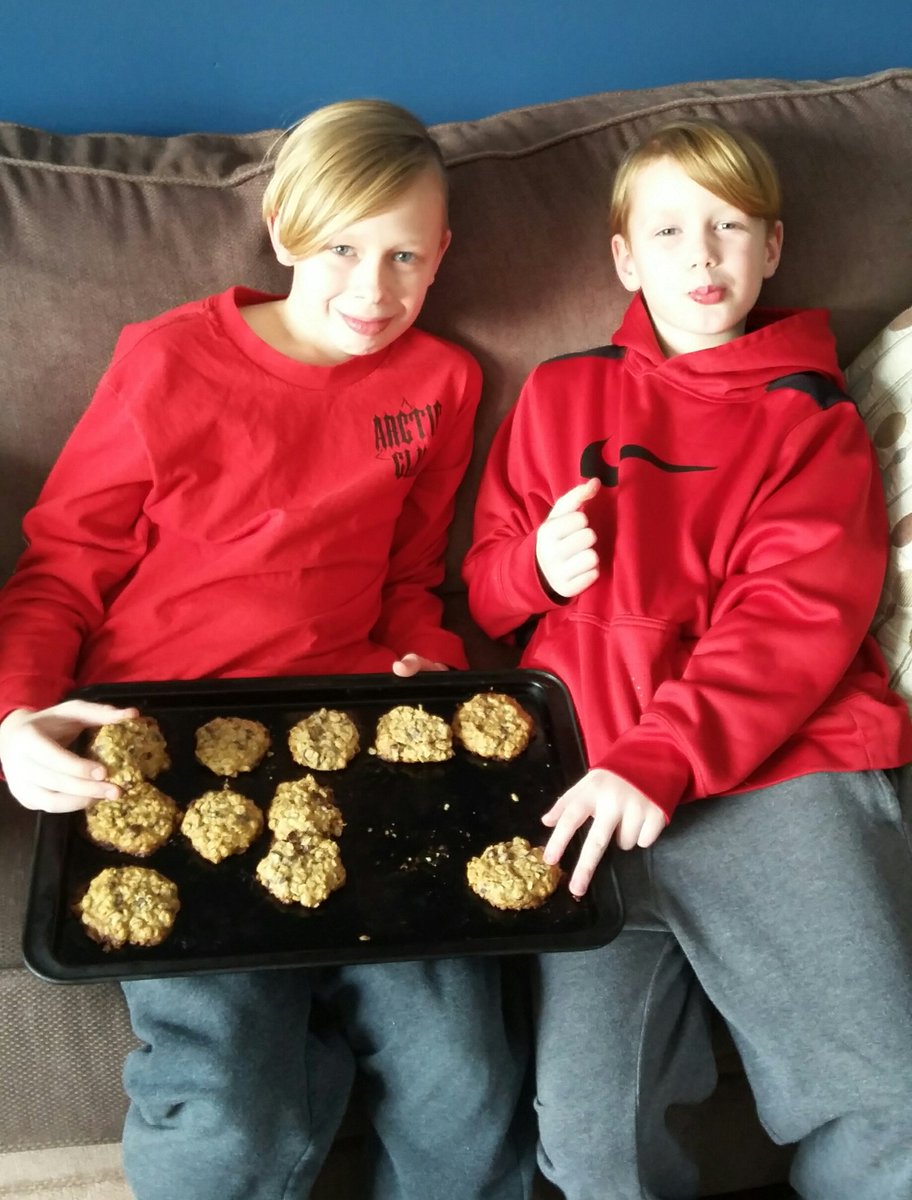 superwookieemom's tweet photo. #FridayFeeling #friYay #cookiesFTW https://t.co/0FVaEHdiby