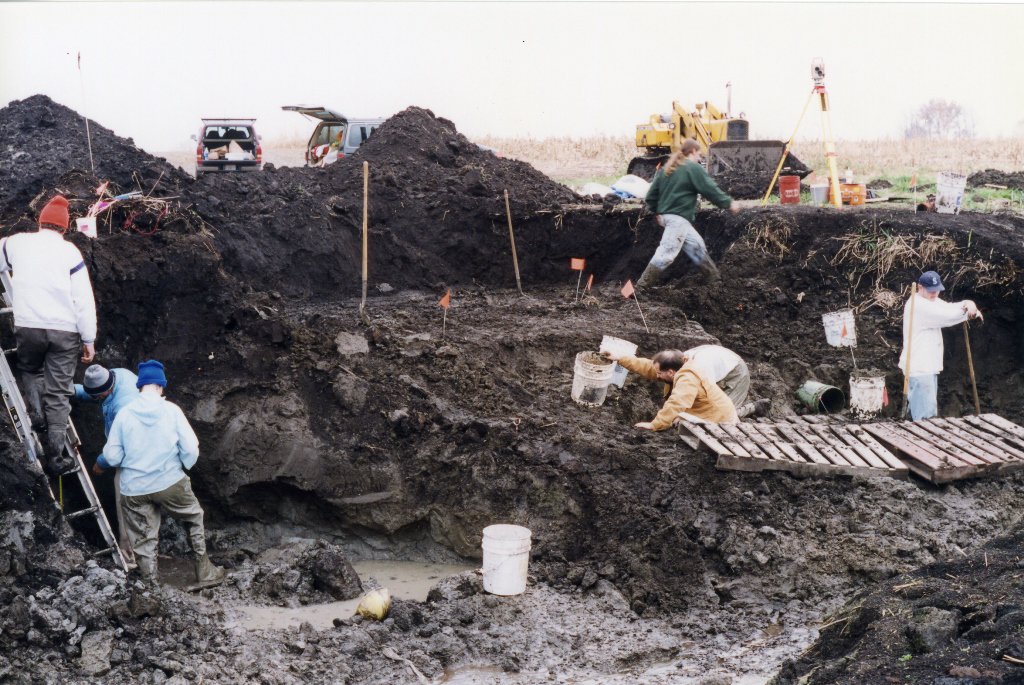 IndianaMuseum's tweet photo. It has been nearly 20 years since @FredIndiana was excavated from the Buesching family farm in Fort Wayne. Check out our latest blog post to learn about his discovery &amp; all about his new home here at the museum! https://t.co/6kn3eB5HHH #FrozenReign https://t.co/AbP8tnk4IV