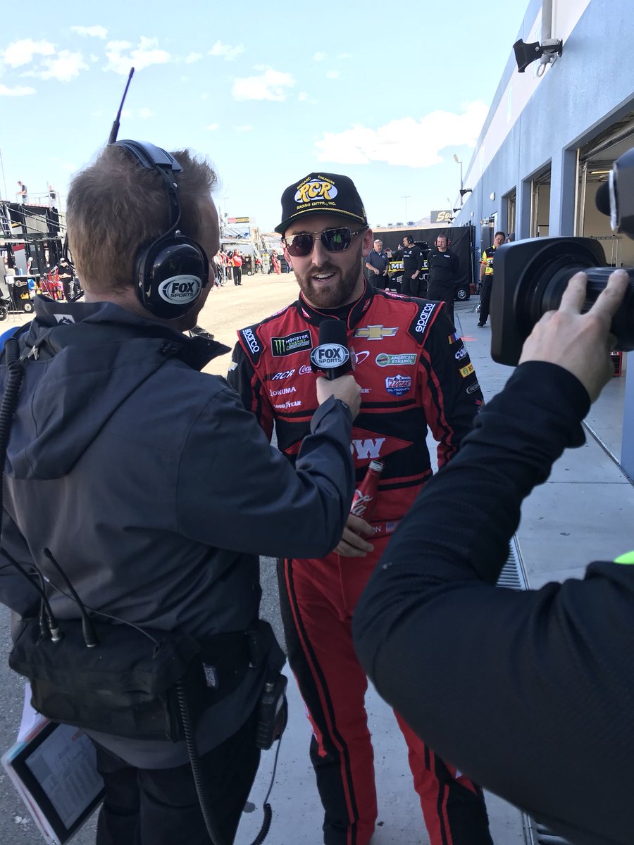 RCR_Museum's tweet photo. Done with this session and happy with his @GOGREENMoPower Chevy, @austindillon3 grabs a @CocaCola &amp; chats with @ReganSmith on @FS1 #AD #AD3 https://t.co/ojeKl0mkPF