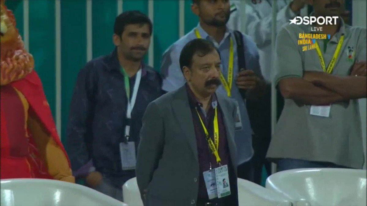 SajSadiqCricket's tweet photo. Really feel sorry for Fawad Rana. He hits every shot, bowls every ball and fields every delivery with the Qalandars team #PSL2018 https://t.co/nETgiOBHqp