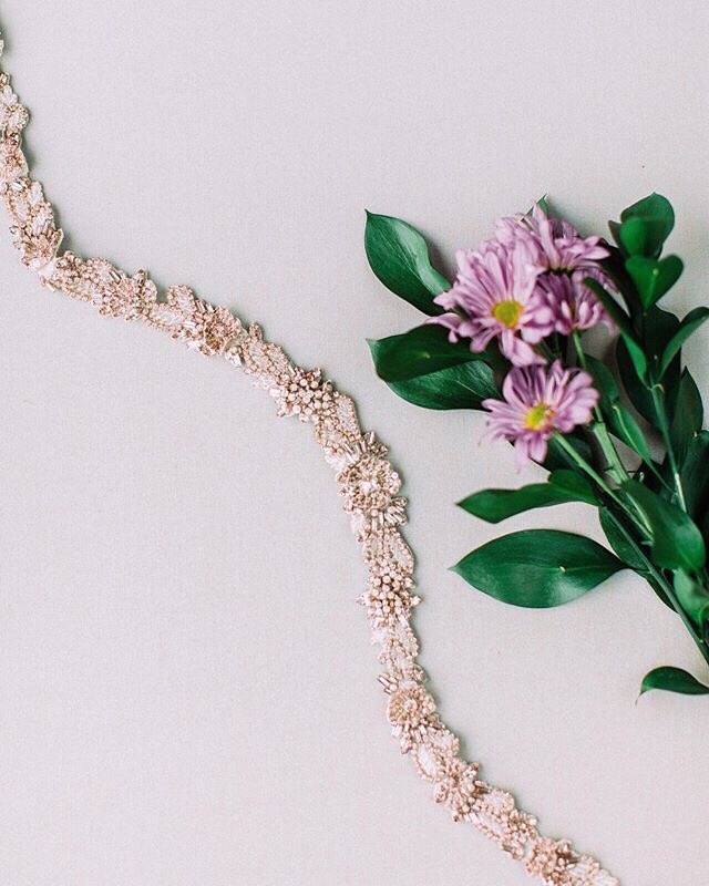 A touch of rose gold &amp; a touch of #Spring. 😍

#Blossombelt from <a href="/SposaMiaBridal/">Sposa Mia Couture</a> 
Photography: <a href="/AlaaMrzk/">Marzouk</a> in collaboration with @thesecretgardenrgv