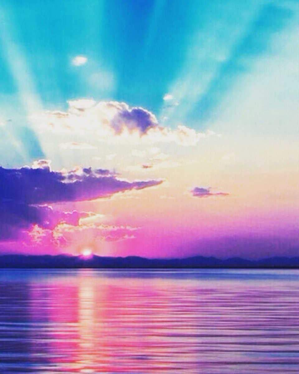 leap2live's tweet photo. The color of Patience for me is this hybrid of blue and pink. The perfect storm of agility and routine. The Ying and Yang. A calm excitement that bring me peace. #feathership #personalgrowth #freeSelf #freedom https://t.co/bLAyIYy3wt