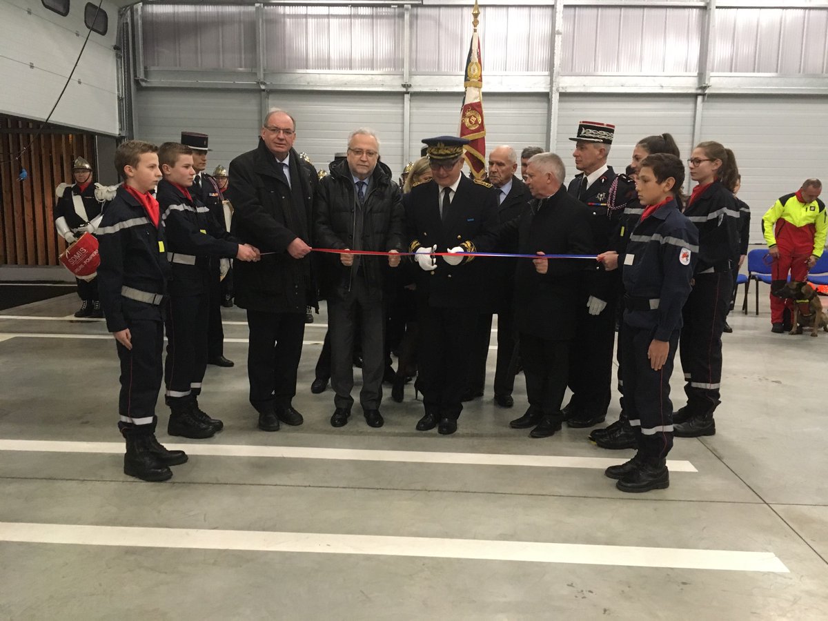 admjsp69's tweet image. Le président de @admjsp69 présent ce soir au côté du @CGSDELAIGUE et du Président @udmsp69 pour la cérémonie d’inauguration de la caserne de ANSE / AMBERIEUX D’AZERGUES / LUCENAY @SDMIS69
Un très bel outil avec des locaux pour les futurs #jsp.
#préparerlavenir #sdmis