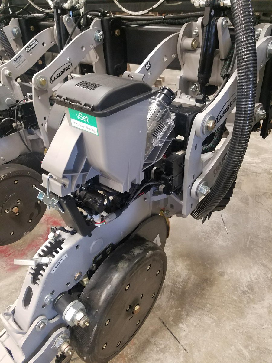 JennerCompanies's tweet photo. This Jenner Precision custom @Harvest_Int_Mfg planter is blowing up! @precision_plant vSet hopper and meter, gauge wheels and vacuum system all on. Boom. #customplanters #plant18 https://t.co/IiOUCWStdl