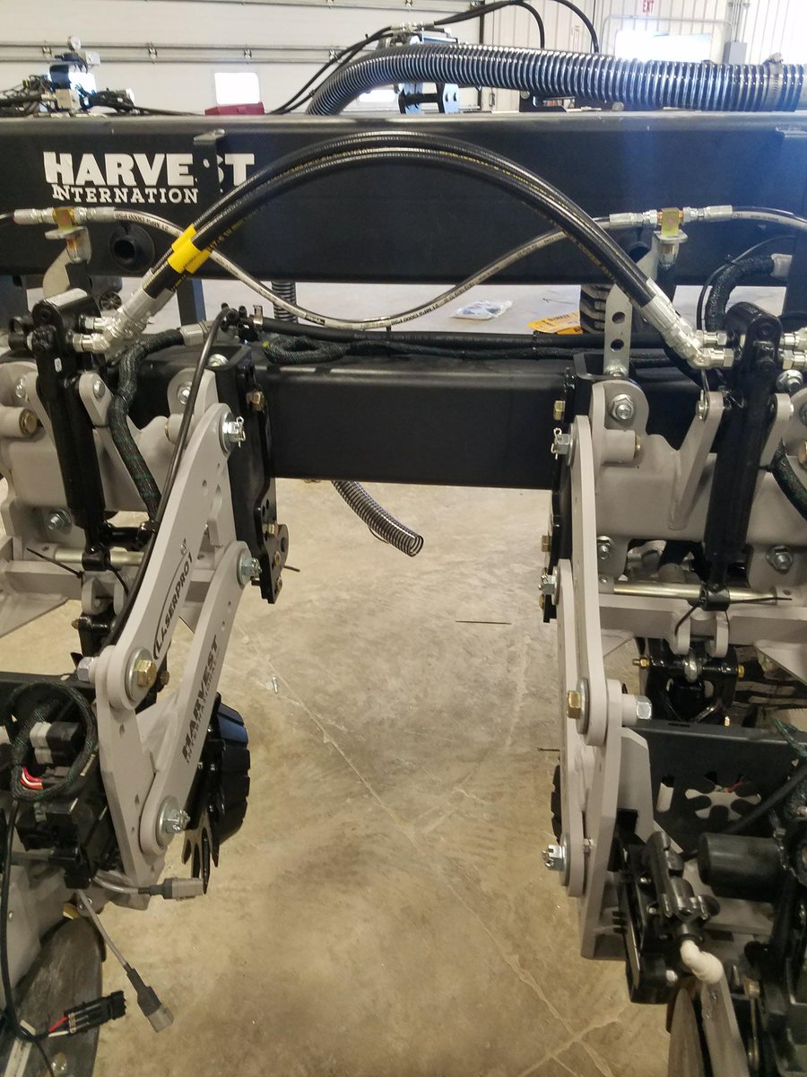 JennerCompanies's tweet photo. This Jenner Precision custom @Harvest_Int_Mfg planter is blowing up! @precision_plant vSet hopper and meter, gauge wheels and vacuum system all on. Boom. #customplanters #plant18 https://t.co/IiOUCWStdl