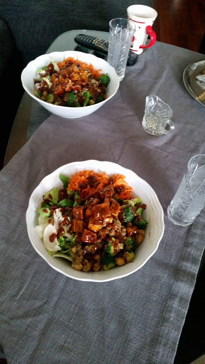 LysterMarie's tweet photo. Peanut Tofu Buddha Bowl with my mum 😍 #looktay #homemadefood #healthy https://t.co/Cfvpr20AtI
