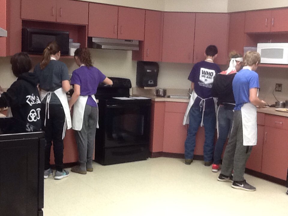 lisalbauer's tweet photo. Foods lab day in 7th FACS. Pancakes!  #usd379 #bengalstrong https://t.co/HRj0fvxVEy