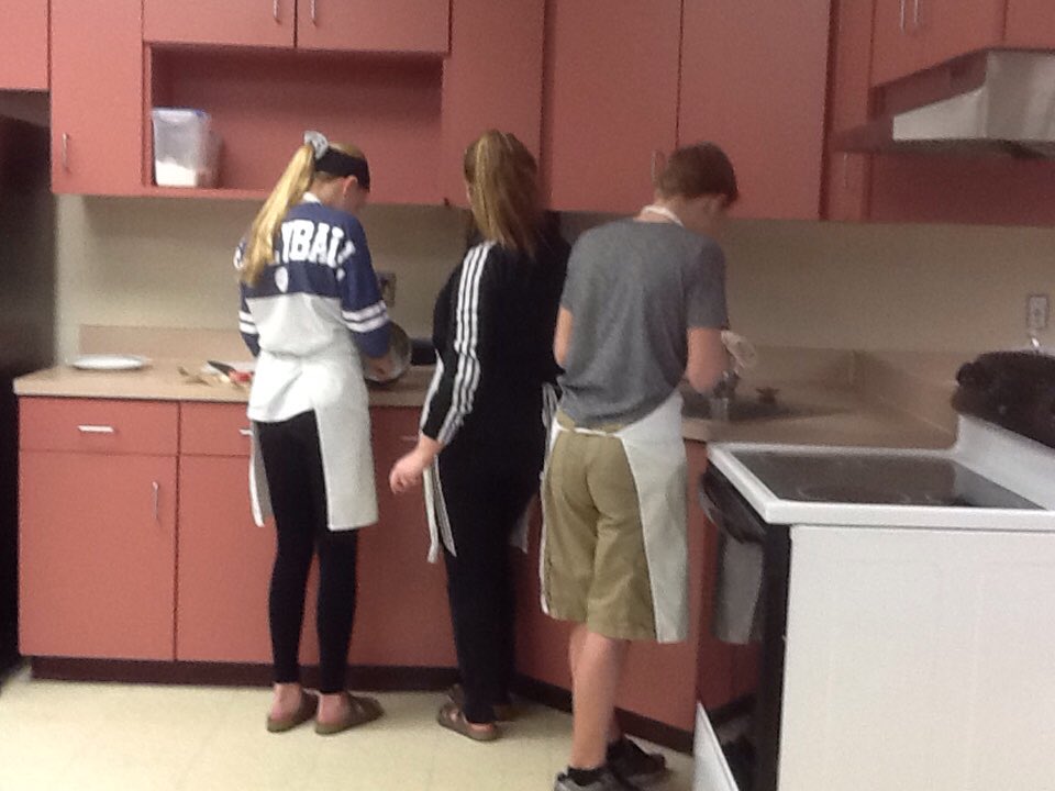 lisalbauer's tweet photo. Foods lab day in 7th FACS. Pancakes!  #usd379 #bengalstrong https://t.co/HRj0fvxVEy