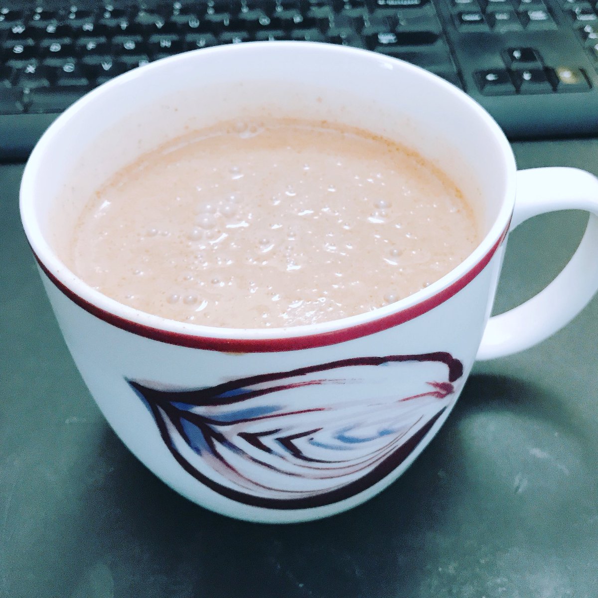 KaylaMichael2's tweet photo. This is seriously the best way to do breakfast! I usually don’t like eating breakfast in the morning &amp; then I’m starving come 11 am! This cafe latte Shakeology is delicious! #impressed #cafelatte #breakfast #onion #redonion #coffeemug #coffeetalk #tgif #snowedin #snow https://t.co/YOnQ2pHHMF