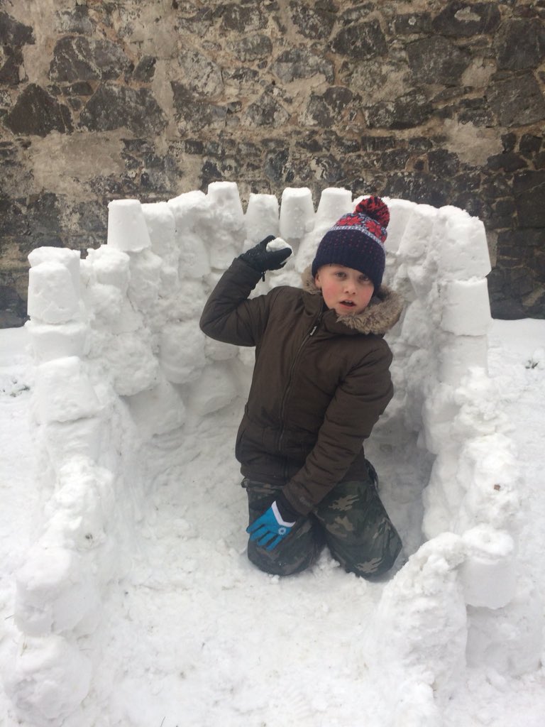 CullenUser's tweet photo. @Eastern_Primary Callum and Kayla working on their homework, will try finish it tomorrow 😁❄️⛄️ https://t.co/bvwQXvtzTw