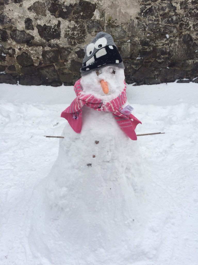 CullenUser's tweet photo. @Eastern_Primary Callum and Kayla working on their homework, will try finish it tomorrow 😁❄️⛄️ https://t.co/bvwQXvtzTw