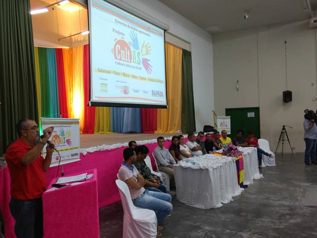 AfonsoFlorence's tweet photo. Projeto CultAS, promovido pela #APAEB  de #Valente, com apoio do Governo da Bahia, oportuniza os jovens a desenvolverem práticas criativas nas áreas teatro, música, dança, audiovisual, contação de histórias e capoeira. https://t.co/mk89hie2U9