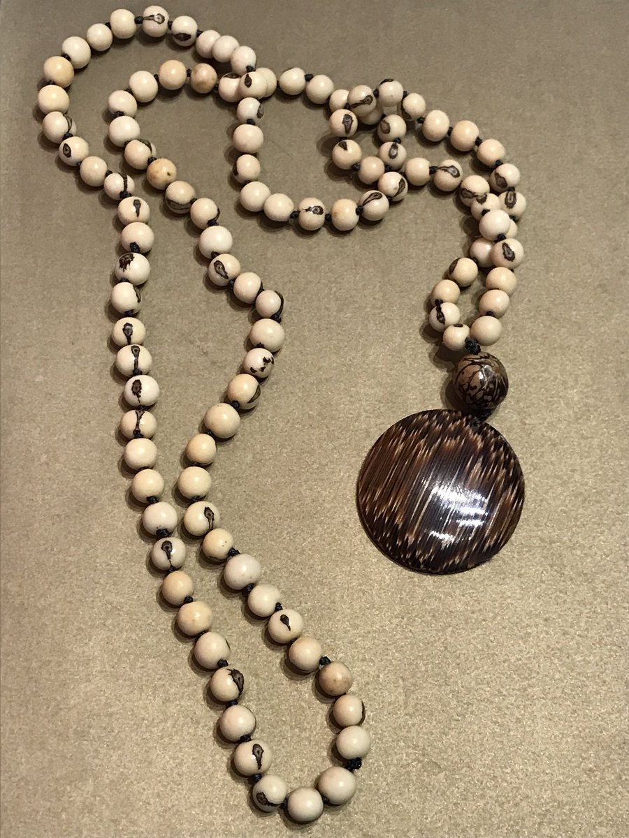 ranidharamalas's tweet photo. 🌱Earth Mother 🌱
This is a very natural Mala for all the Earth Mothers out there🧘♀️
#mala #mantra #meditation #amazonrainforest #acai #tagua #vegetableivory #jewelrydesign #malabeads #buddhism #hindu #108 #yoga #yogi #yogini #earthmother #vegan #plantbased https://t.co/4h1VDDdmf6
