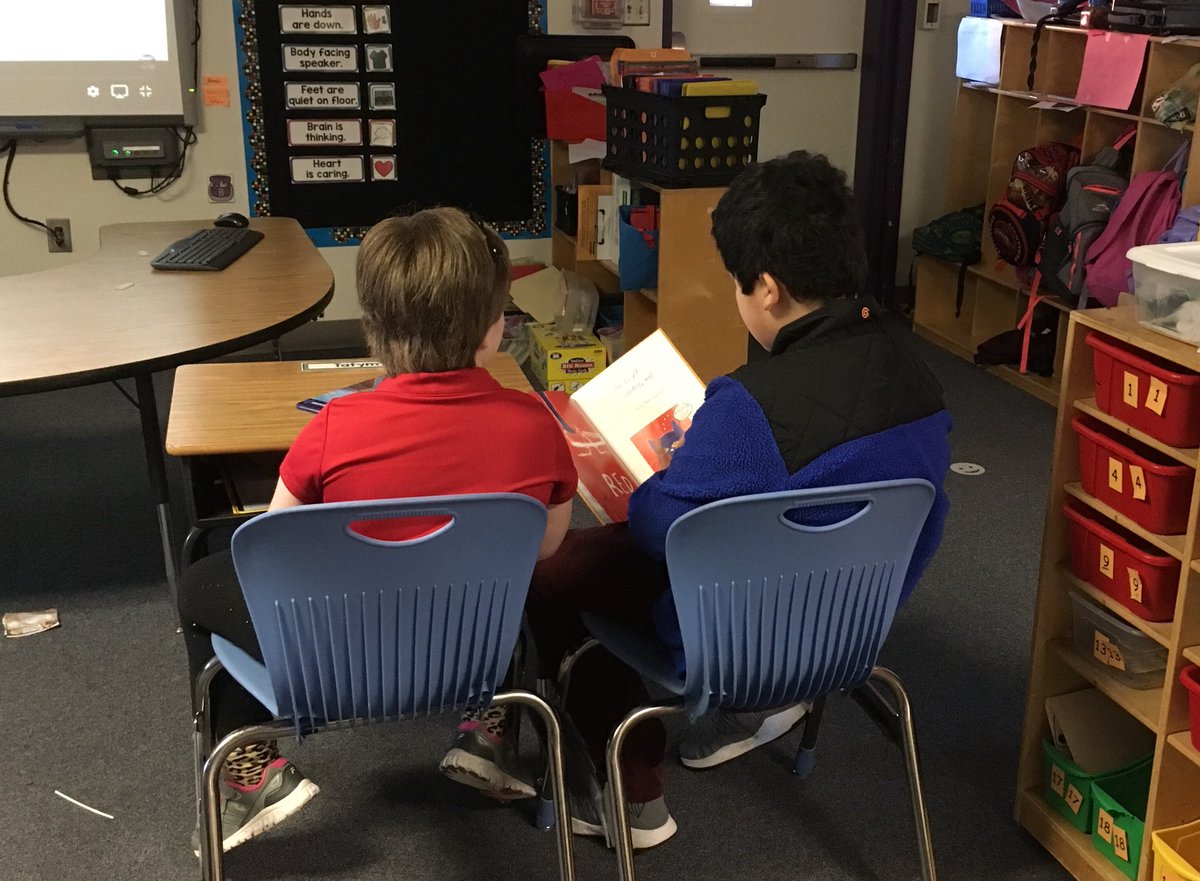 MSullivanFAC's tweet photo. Celebrating Read Across America with a special 5th Grade reader! ❤️❤️❤️ https://t.co/M2mj18OZnn