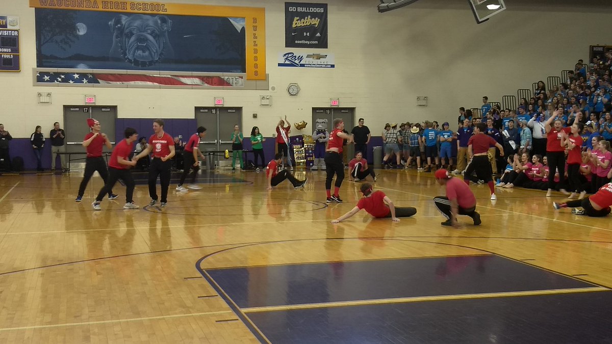 crechner's tweet photo. @BulldogLife_WHS 
Man Poms contest! https://t.co/hdOsfB8iDX