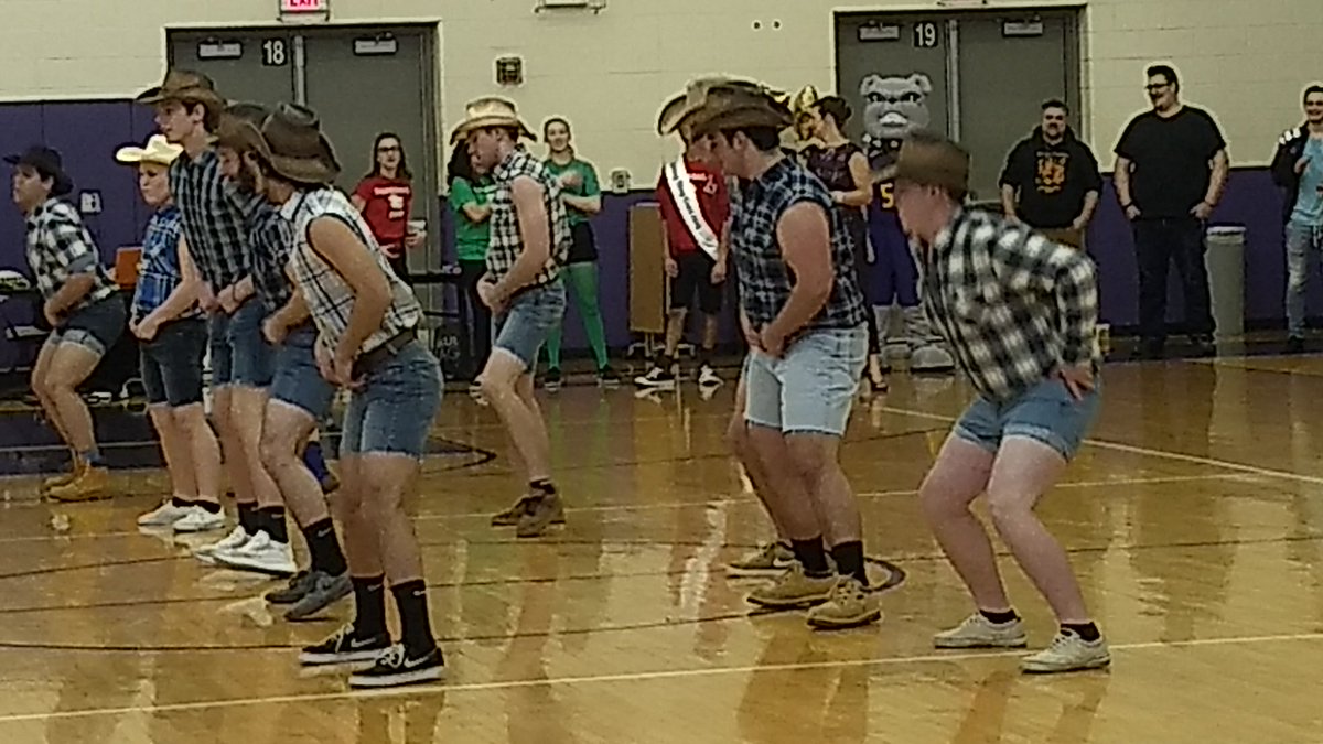 crechner's tweet photo. @BulldogLife_WHS 
Man Poms contest! https://t.co/hdOsfB8iDX