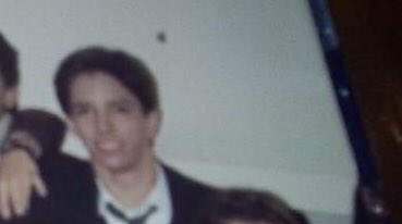 Sebastian Pira en el Colegio Español...
Se puede escapar, escapar y seguir escapando...
Pero nunca nunca nunca va a poder ser LIBRE