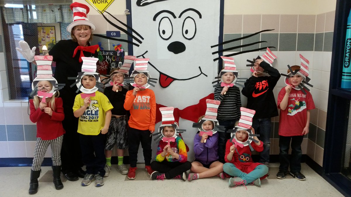 mtittle77's tweet photo. Happy birthday Dr. Seuss! https://t.co/Rat9S3Tnxo