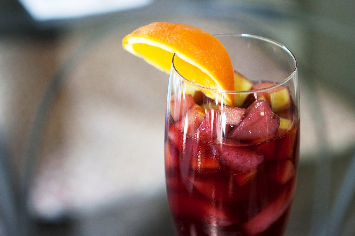 Sabrosia's tweet photo. Cocktail de fin de semana: Sangría multifrutal https://t.co/GNPcIwvrWC https://t.co/oejUiEdZW8