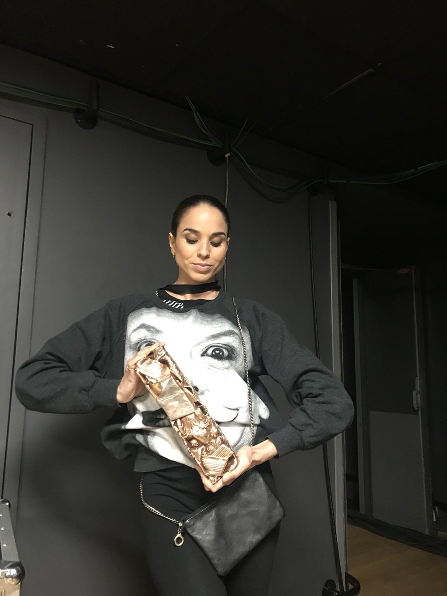 TamaraFernando's tweet photo. J’ ai trouvé un César!!!!! Hahaha ce soir sur #canalplus #césar2018 https://t.co/W1NongD5dM