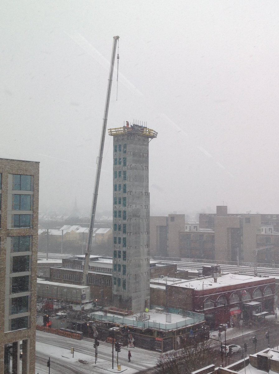 LDNMetUni_IT's tweet photo. Respect to the construction workers across the road from London Met on Holloway Road! Working outside, 13 storeys up, in zero degrees, blasted by wind and snow. While we moan that our office is a bit chilly. We salute you! https://t.co/DOMjMRDk4B