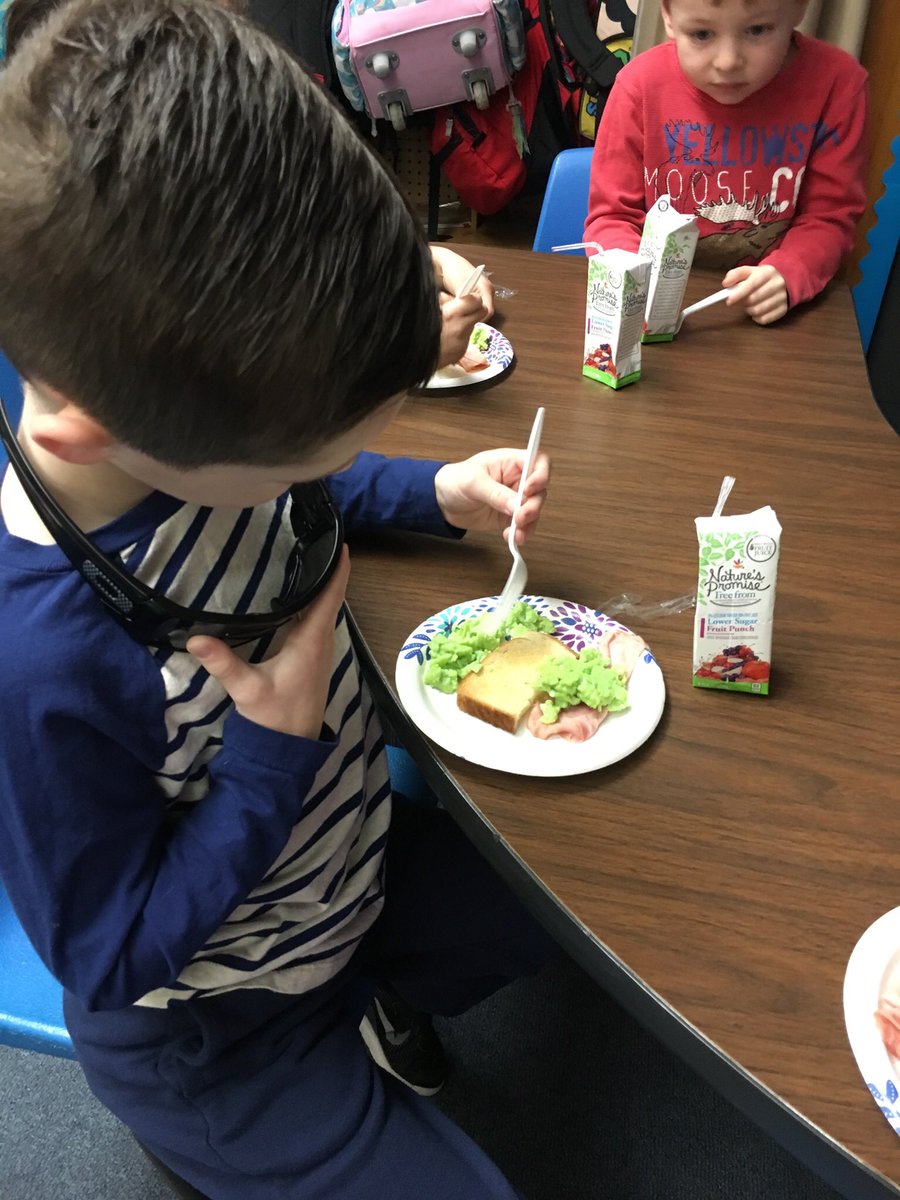 FirstiesAtWork's tweet photo. Green Eggs and Ham this morning with 1st Grade π³π @FirstieTribe #FSDKidsRead https://t.co/7mQ0AbCM7b
