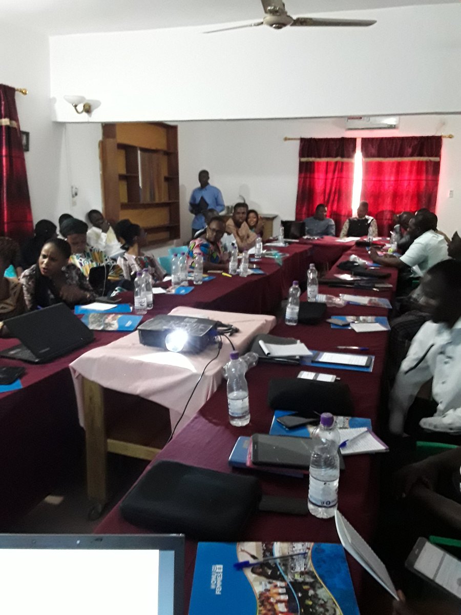 IssaTra34437493's tweet photo. "Engagement renouvellé par les trois organisations pour l'autonomisation de la jeune fille".
#JAPMES 
#RENAJEM 
#AMJM
#NYWE https://t.co/OeuH5lXPn5