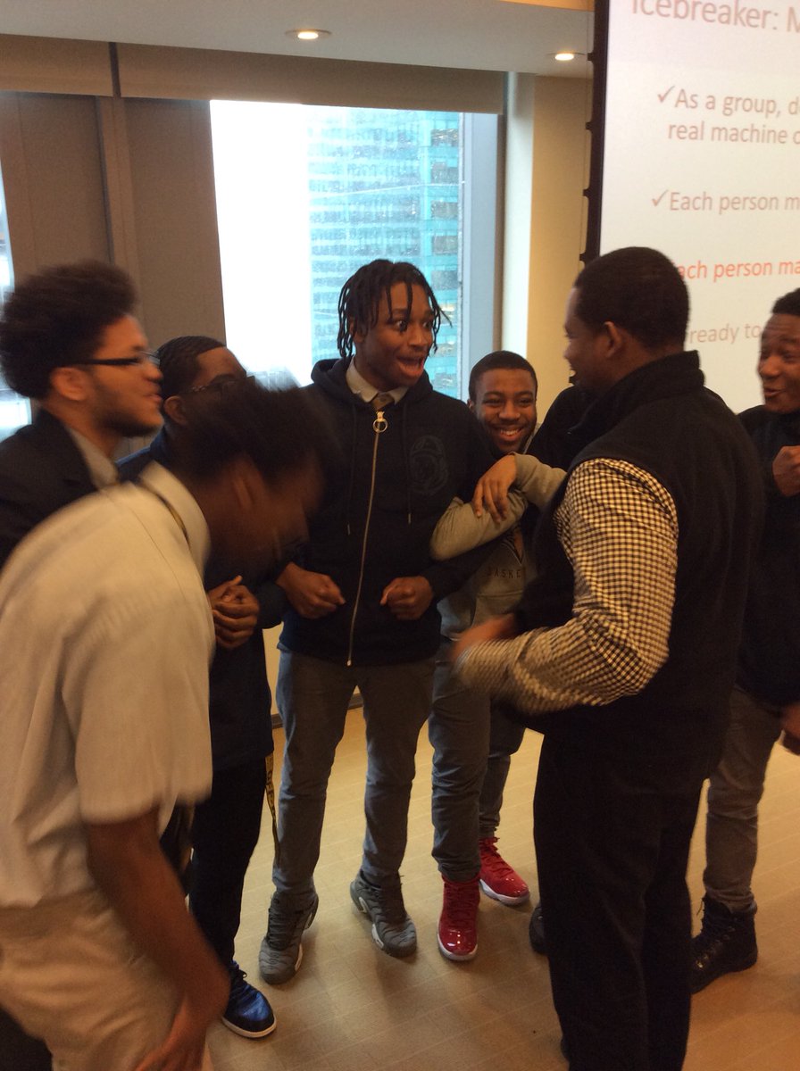 CamilleKinlock's tweet photo. Thank you @vallejo_ann for bringing out your scholars! #PeerForward https://t.co/x8oDeileNq