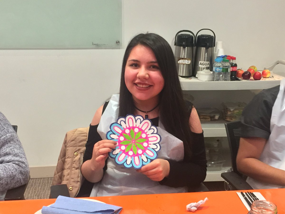 amimeimportan's tweet photo. Siguen las jornadas de conmemoración del #diamundialenfermedadeshuerfanas. En esta ocasión #Sanofi hace su gesto con una actividad de pintura con colaboradores y pacientes. Todos dijeron #AMiMeImportan https://t.co/GaffYju5oA