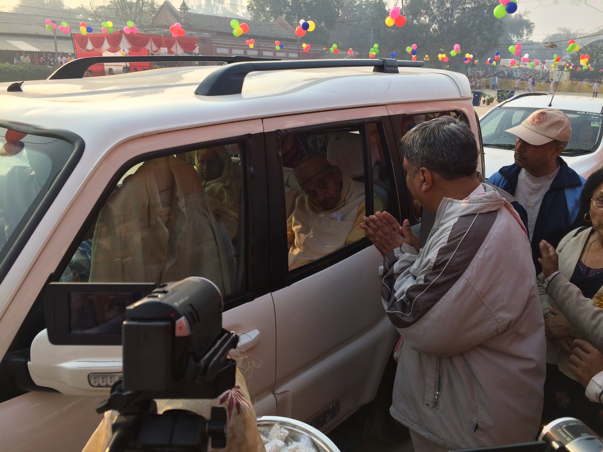 SigmaSixQV's tweet photo. होली २०१८:
तुझ को फिर कर फागुन आया।
सम्हल खेलियो हम समझाया।।

A few photographs from Holi Celebrations today morning. https://t.co/NiMebGk0ch