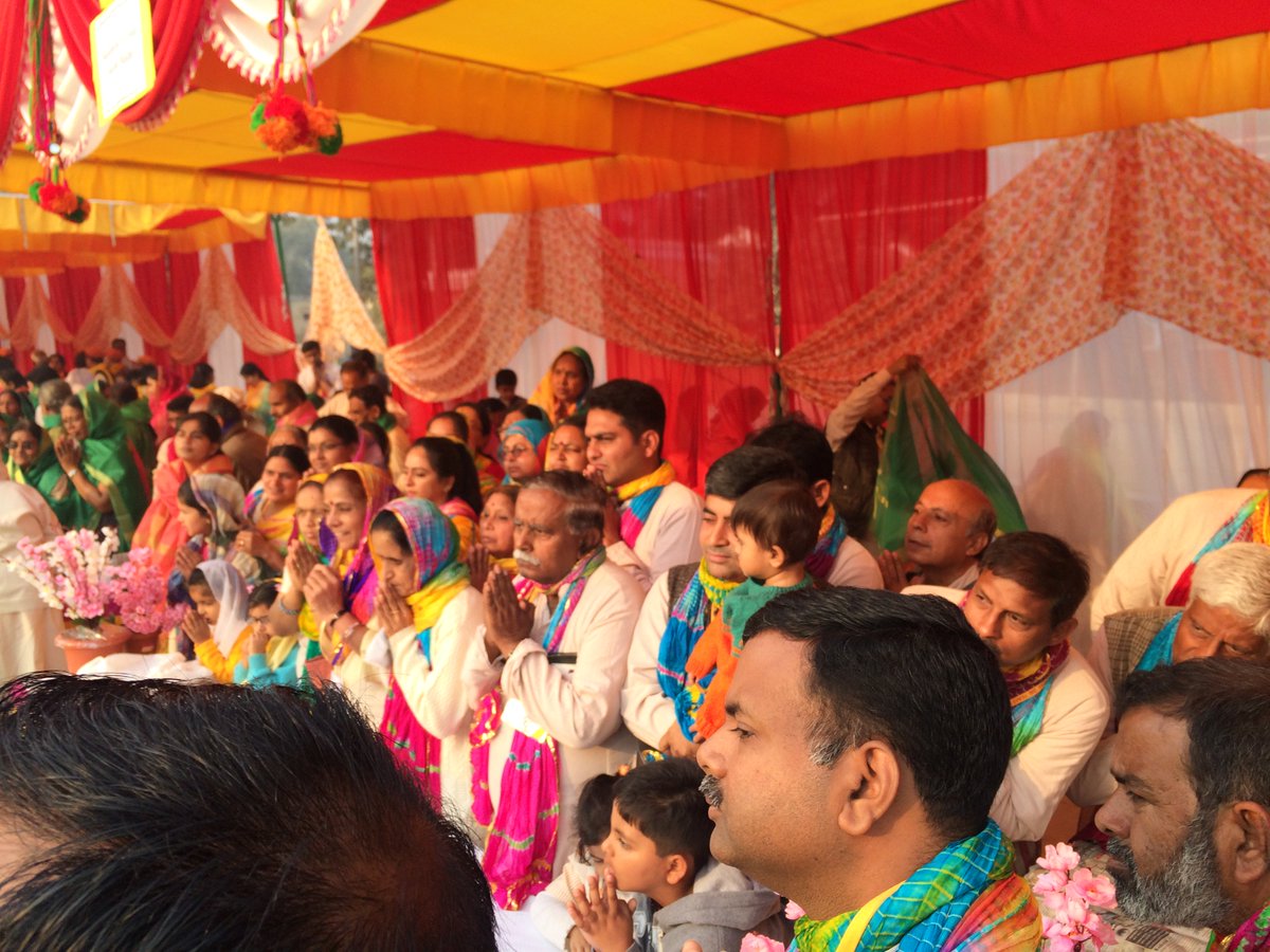 SigmaSixQV's tweet photo. होली २०१८:
तुझ को फिर कर फागुन आया।
सम्हल खेलियो हम समझाया।।

A few photographs from Holi Celebrations today morning. https://t.co/NiMebGk0ch