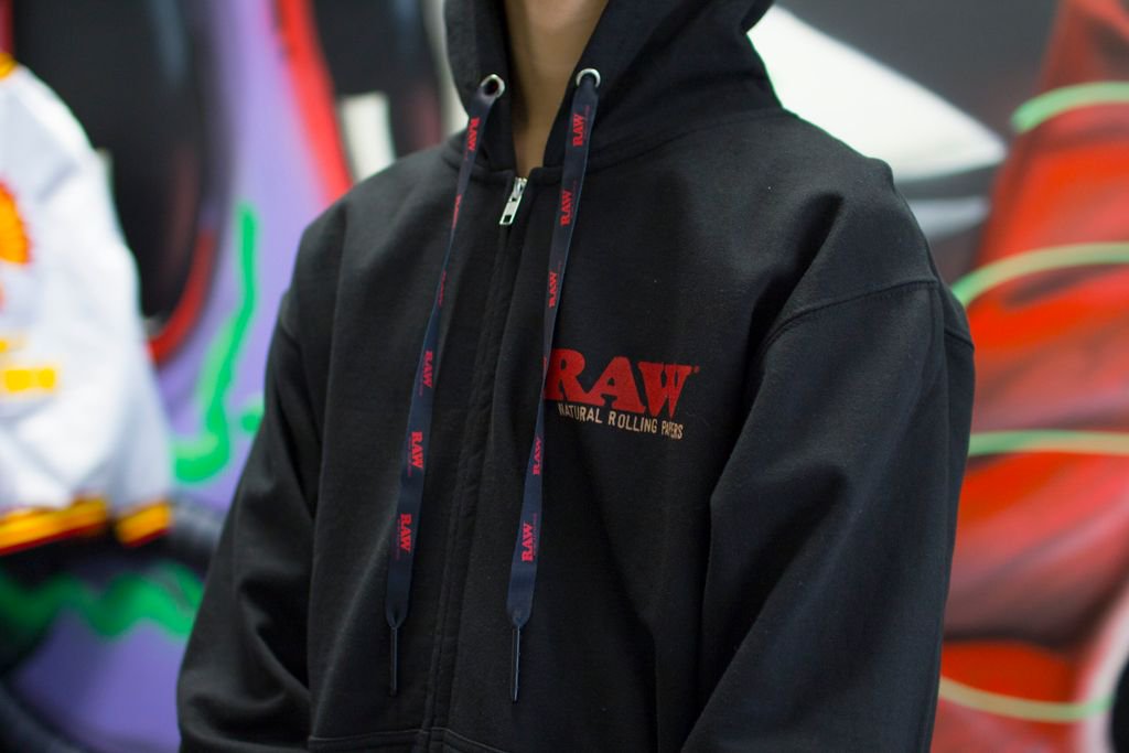 funkyskunkkc's tweet photo. Authentic RAW gear in store now!@FunkySkunkKC #RAW #smokeRAW #Rawwraps #smokeshop #funkyskunkkc #smoke #smoking #kansascity #kcmo #kc #hemp #localkc #blackowned #Smokeshop #stopby https://t.co/vziWFNQX06