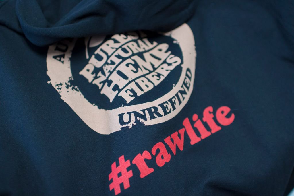 funkyskunkkc's tweet photo. Authentic RAW gear in store now!@FunkySkunkKC #RAW #smokeRAW #Rawwraps #smokeshop #funkyskunkkc #smoke #smoking #kansascity #kcmo #kc #hemp #localkc #blackowned #Smokeshop #stopby https://t.co/vziWFNQX06
