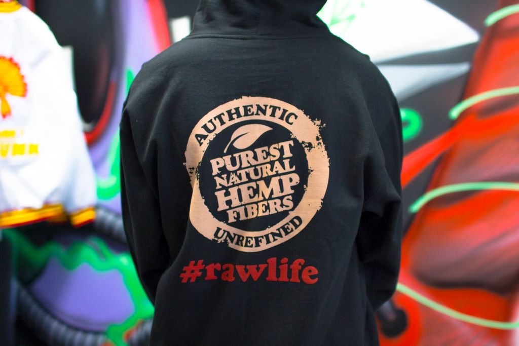 funkyskunkkc's tweet photo. Authentic RAW gear in store now!@FunkySkunkKC #RAW #smokeRAW #Rawwraps #smokeshop #funkyskunkkc #smoke #smoking #kansascity #kcmo #kc #hemp #localkc #blackowned #Smokeshop #stopby https://t.co/vziWFNQX06