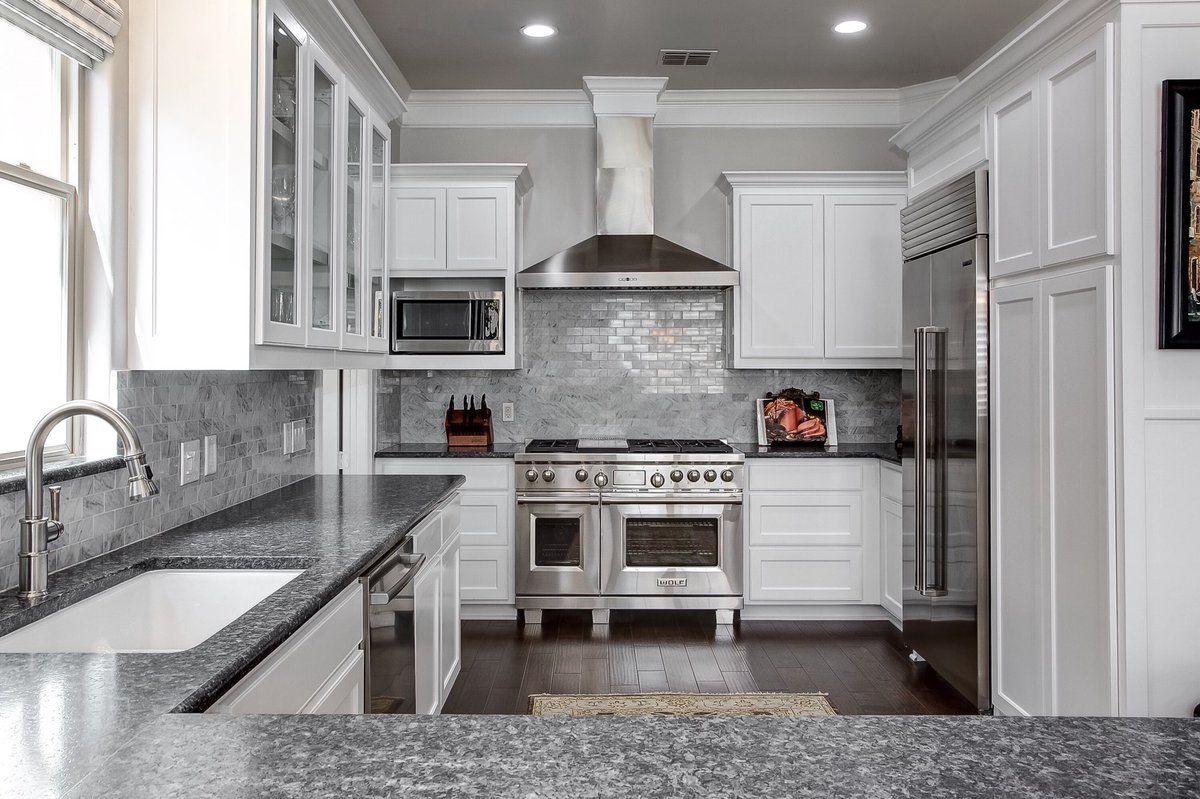Ida_DuweOlsen's tweet photo. NEW LISTING | HELLO dream kitchen! 

📍3901 Clarke Avenue, north of Camp Bowie near #RivercrestCountryClub.  Renovated Mediterranean-style home near #DowntownFortWorth | $749,000 #justlisted #fortworth #fortworthrealestate #duweolsengroup #DowntownFortWorth https://t.co/IARfEGfNT3