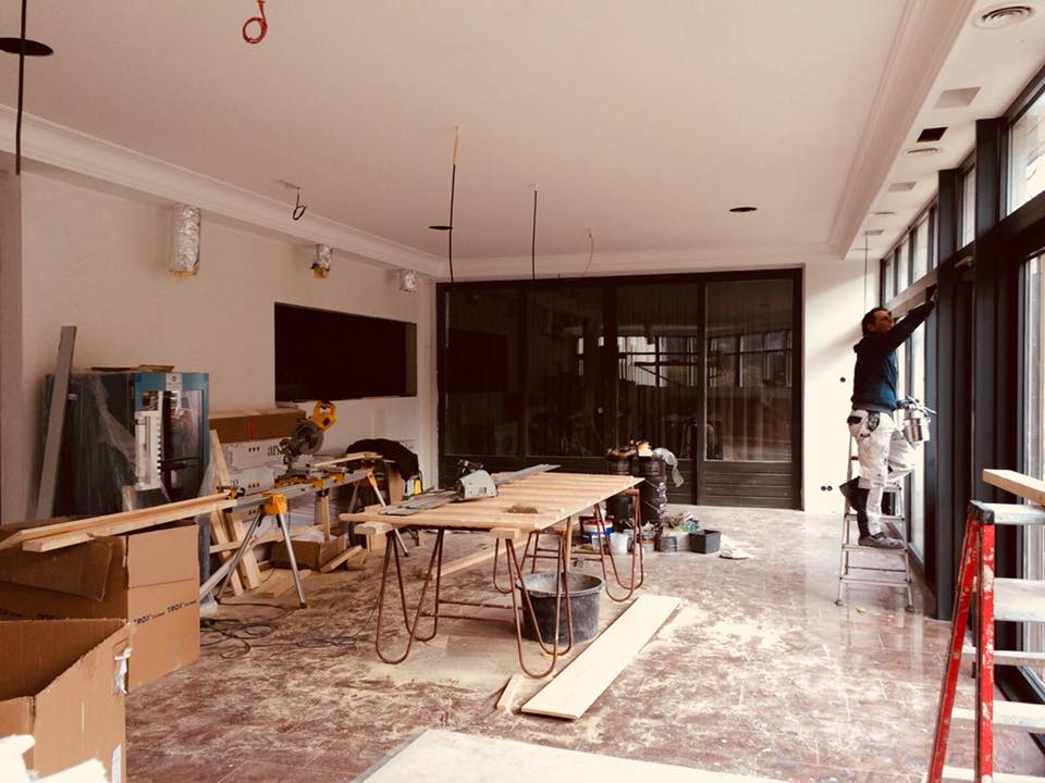 deLeijhof's tweet photo. #LeijhofMoments #NieuwRestaurant #Update
Er wordt nog steeds hard gewerkt aan de oplevering van ons nieuwe restaurant met open keuken en kruidenkas. De Serre krijgt hierbij ook een nieuwe likje verf! 🎨💪🏻 https://t.co/9NyVr12C6Q