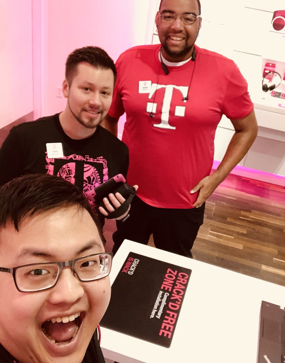 Youngblood_95's tweet photo. Hey @JonFreier! Wanna know the craziest, most dedicated team in the nation? Come out and hang out with the Eden Prairie Center squad! #NWSTRONG #IFreakinLoveMyTeam #BleedMagenta @JohnLegere @BuddeGail https://t.co/PIISS9uKbk