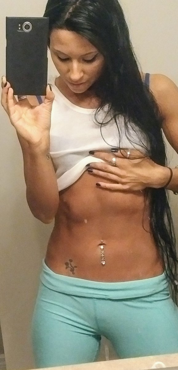 DannieD2112's tweet photo. Just checking them out.... πͺ
@SelfShotElite @HeavenlyBabes @sexysportsworld
#ModelFriday #Fitness #abs #FridayFeeling #beauty #FitnessModel https://t.co/1mhjDxDKh2